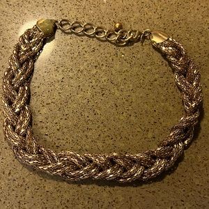 Elegant EXPRESS twist yellow gold necklace